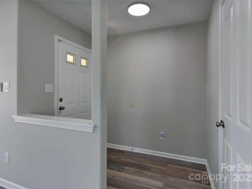 3835 Mohawk Court, Charlotte, NC 28215.  MLS# CAR4242965, YatesRealty ID 8005. 