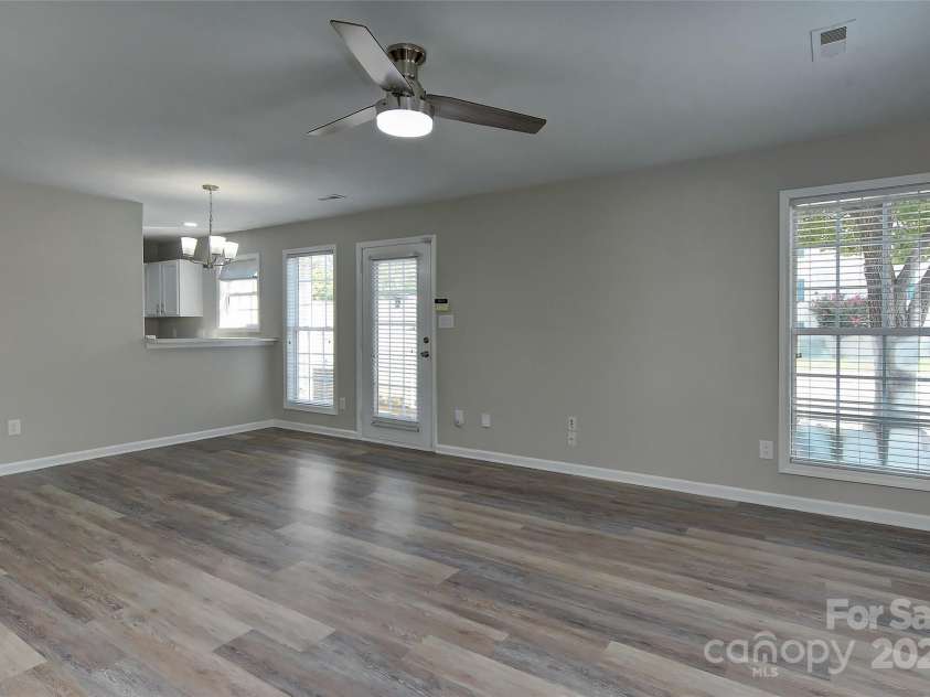 3835 Mohawk Court, Charlotte, NC 28215.  MLS# CAR4242965, YatesRealty ID 8005. 