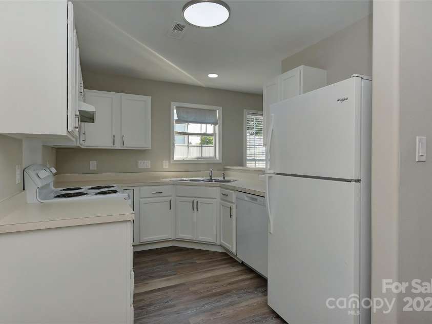 3835 Mohawk Court, Charlotte, NC 28215.  MLS# CAR4242965, YatesRealty ID 8005. 