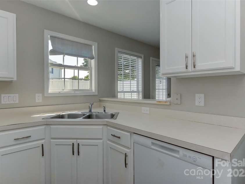 3835 Mohawk Court, Charlotte, NC 28215.  MLS# CAR4242965, YatesRealty ID 8005. 