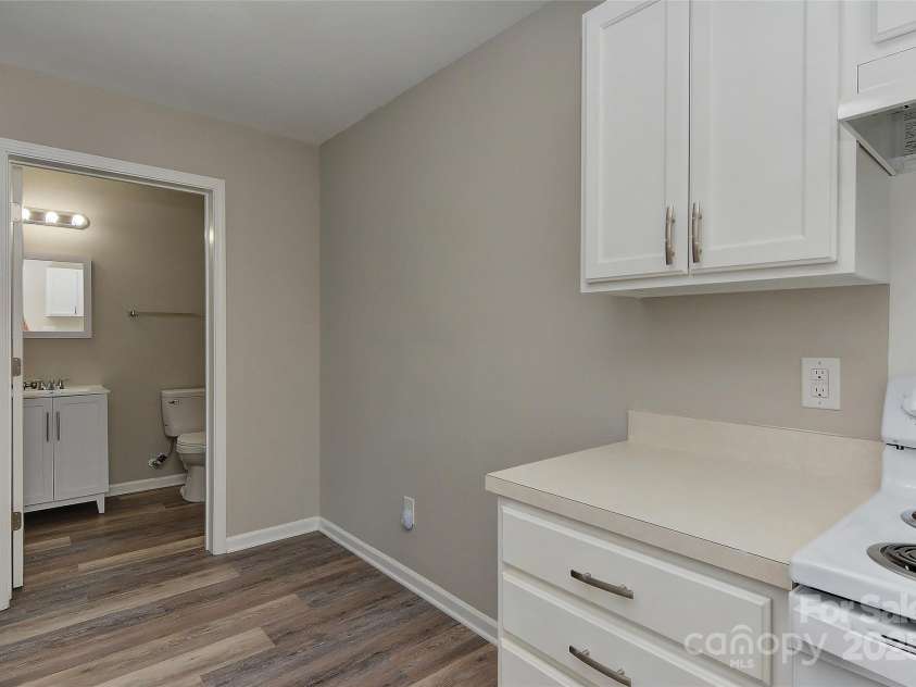 3835 Mohawk Court, Charlotte, NC 28215.  MLS# CAR4242965, YatesRealty ID 8005. 