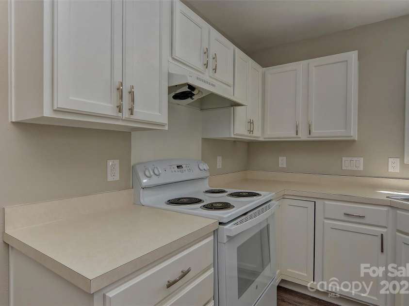 3835 Mohawk Court, Charlotte, NC 28215.  MLS# CAR4242965, YatesRealty ID 8005. 