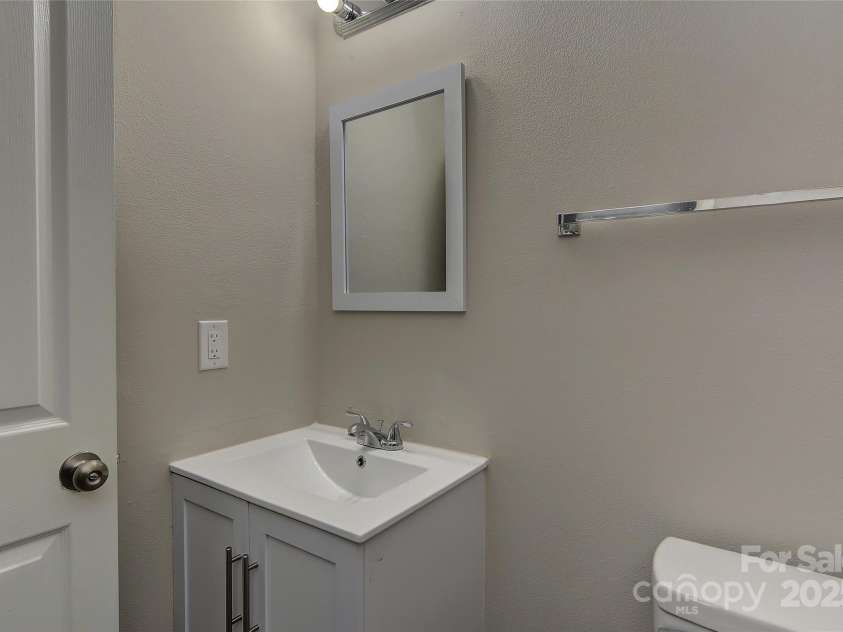 3835 Mohawk Court, Charlotte, NC 28215.  MLS# CAR4242965, YatesRealty ID 8005. 