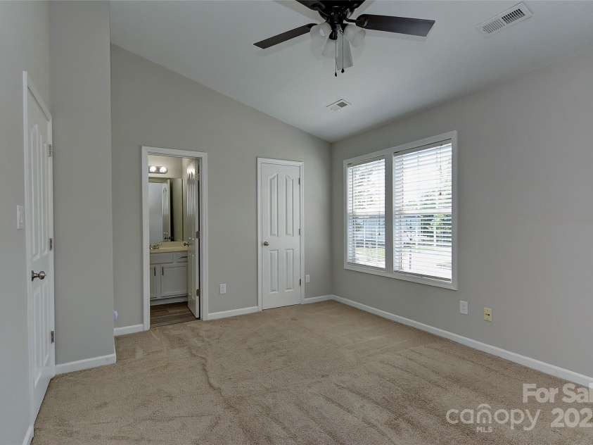 3835 Mohawk Court, Charlotte, NC 28215.  MLS# CAR4242965, YatesRealty ID 8005. 