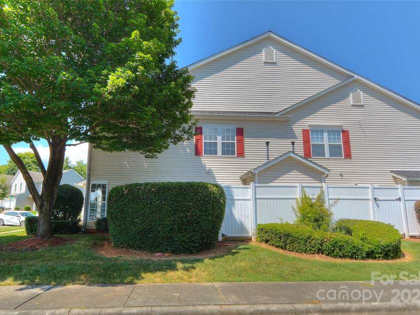 3835 Mohawk Court, Charlotte, NC 28215.  MLS# CAR4242965, YatesRealty ID 8005. 