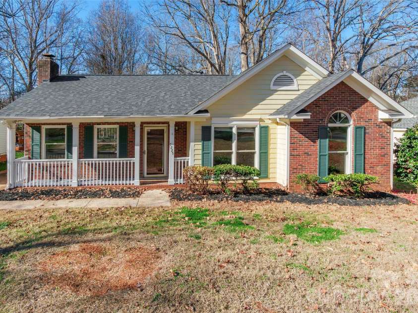 7225 McTeal Place, Charlotte, NC 28262.  MLS# CAR4334886, YatesRealty ID 8008. 