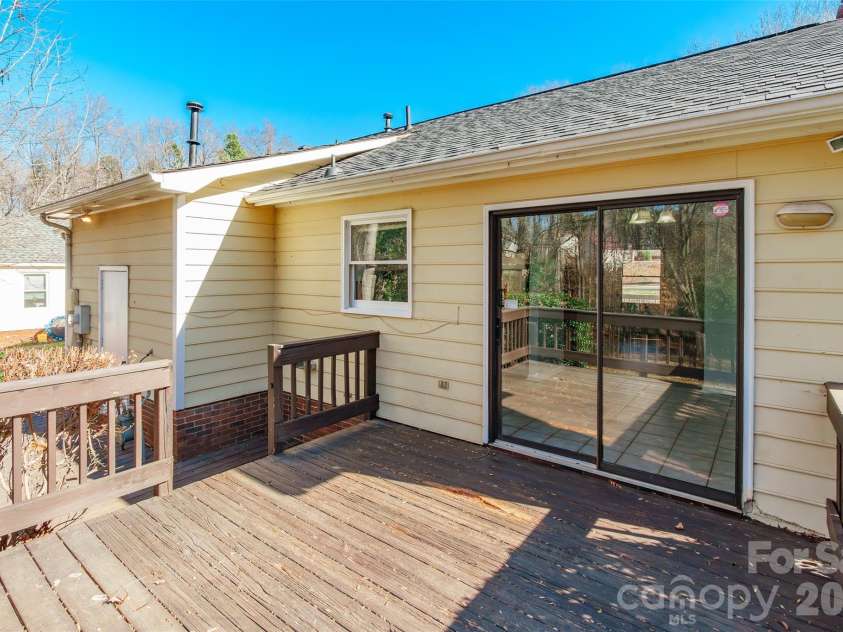 7225 McTeal Place, Charlotte, NC 28262.  MLS# CAR4334886, YatesRealty ID 8008. 