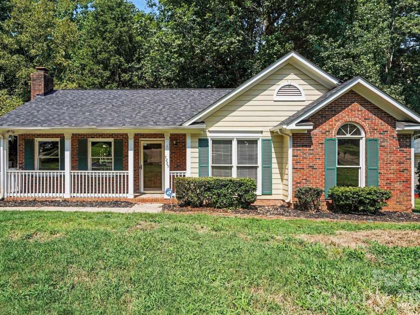 7225 Mcteal Place, Charlotte, NC 28262.  MLS# CAR4421382, YatesRealty ID 8008. 