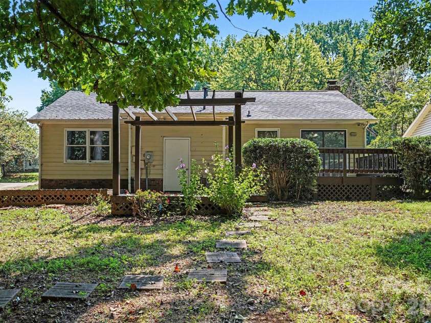 7225 Mcteal Place, Charlotte, NC 28262.  MLS# CAR4421382, YatesRealty ID 8008. 