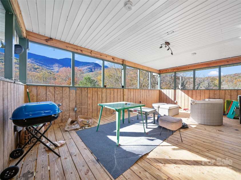 219 Raven Rock Lane, Burnsville, NC 28714.  MLS# CAR4314429, YatesRealty ID 801. 