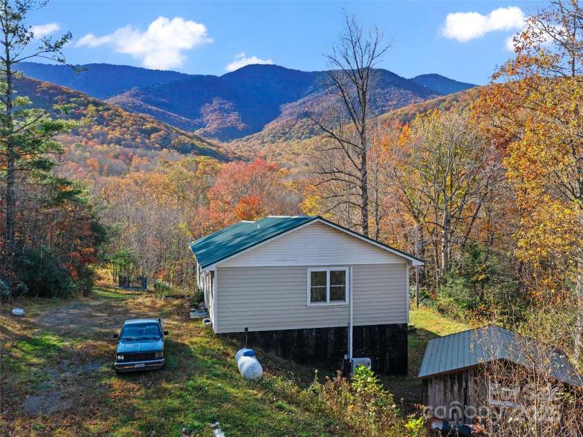 219 Raven Rock Lane, Burnsville, NC 28714.  MLS# CAR4314429, YatesRealty ID 801. 