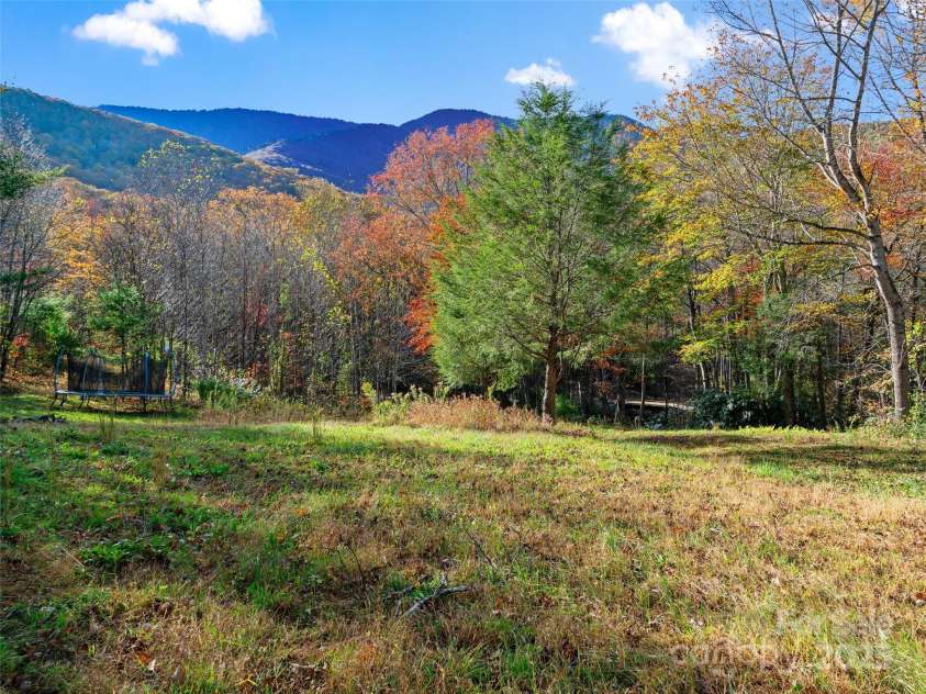 219 Raven Rock Lane, Burnsville, NC 28714.  MLS# CAR4314429, YatesRealty ID 801. 