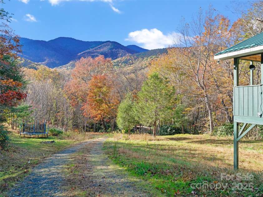 219 Raven Rock Lane, Burnsville, NC 28714.  MLS# CAR4314429, YatesRealty ID 801. 