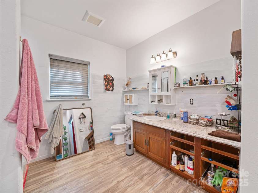 219 Raven Rock Lane, Burnsville, NC 28714.  MLS# CAR4314429, YatesRealty ID 801. 