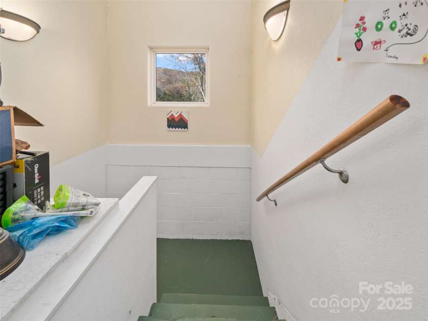 219 Raven Rock Lane, Burnsville, NC 28714.  MLS# CAR4314429, YatesRealty ID 801. 