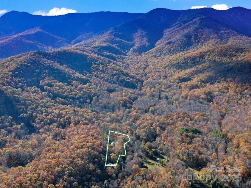 219 Raven Rock Lane, Burnsville, NC 28714.  MLS# CAR4314429, YatesRealty ID 801. 