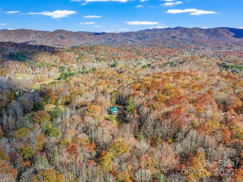 219 Raven Rock Lane, Burnsville, NC 28714.  MLS# CAR4314429, YatesRealty ID 801. 