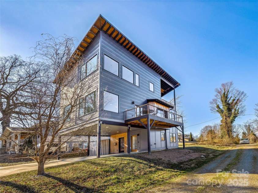 28 Edgehill Avenue, Asheville, NC 28801.  MLS# CAR4212601, YatesRealty ID 801. 