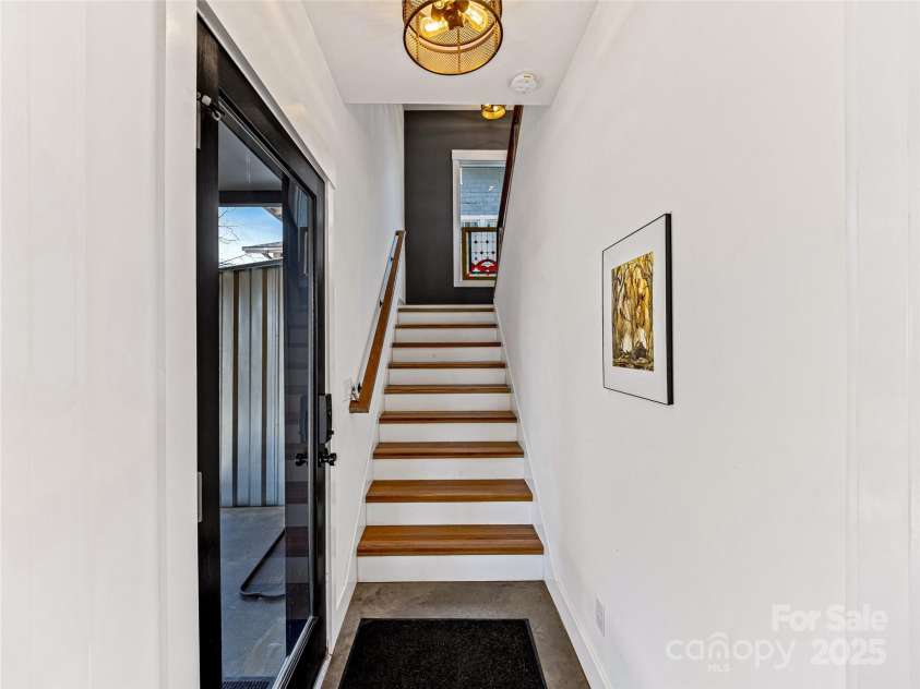 28 Edgehill Avenue, Asheville, NC 28801.  MLS# CAR4212601, YatesRealty ID 801. 