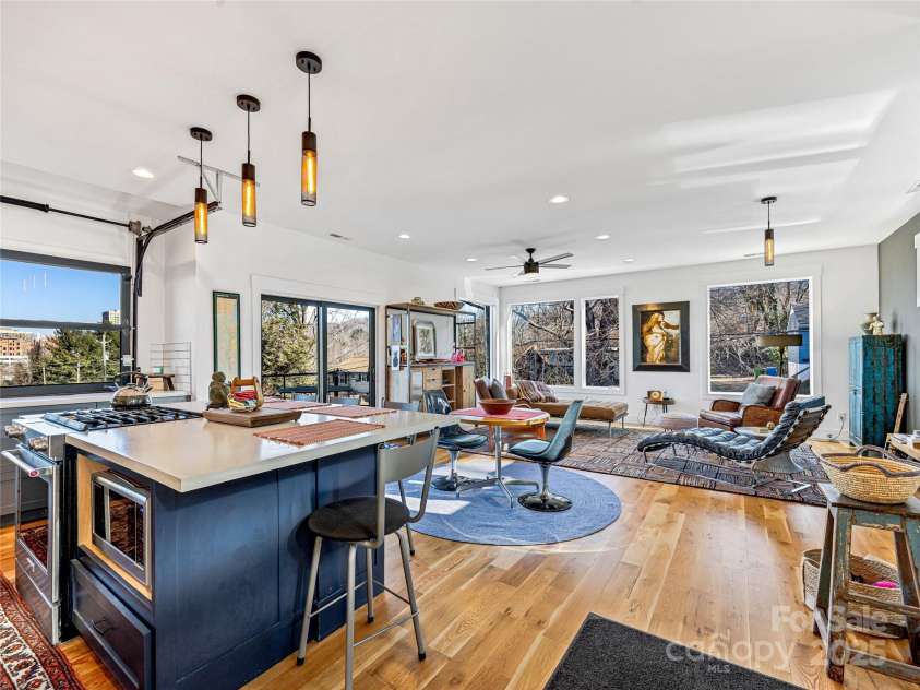 28 Edgehill Avenue, Asheville, NC 28801.  MLS# CAR4212601, YatesRealty ID 801. 