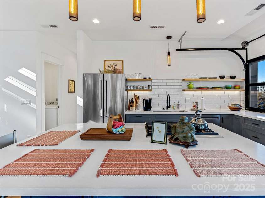 28 Edgehill Avenue, Asheville, NC 28801.  MLS# CAR4212601, YatesRealty ID 801. 