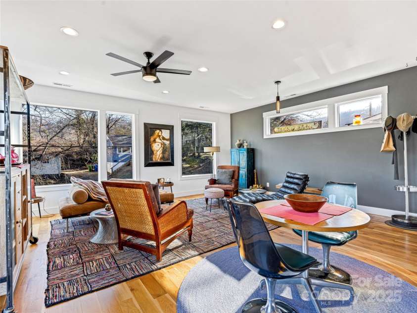 28 Edgehill Avenue, Asheville, NC 28801.  MLS# CAR4212601, YatesRealty ID 801. 