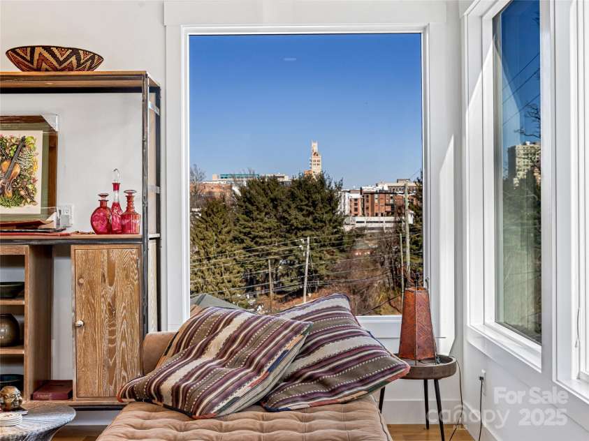 28 Edgehill Avenue, Asheville, NC 28801.  MLS# CAR4212601, YatesRealty ID 801. 