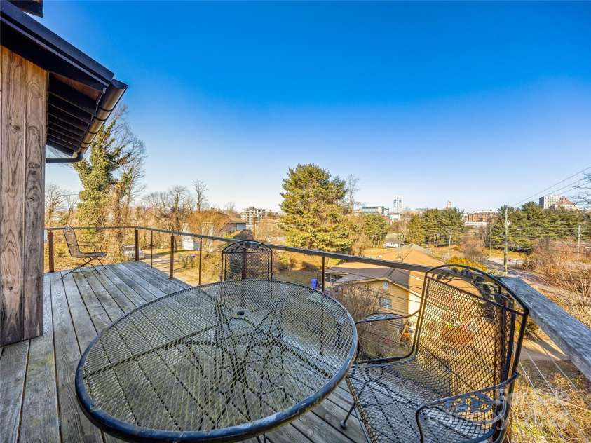 28 Edgehill Avenue, Asheville, NC 28801.  MLS# CAR4212601, YatesRealty ID 801. 