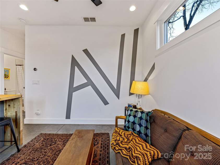 28 Edgehill Avenue, Asheville, NC 28801.  MLS# CAR4212601, YatesRealty ID 801. 