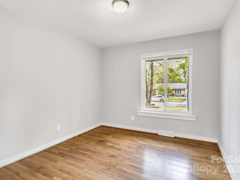 801 Bilmark Avenue, Charlotte, NC 28213.  MLS# CAR4247710, YatesRealty ID 8010. First bedroom immediately walking in.