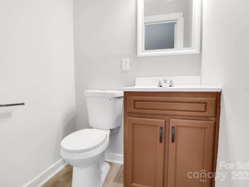 801 Bilmark Avenue, Charlotte, NC 28213.  MLS# CAR4247710, YatesRealty ID 8010. Half bath connected to the primary bedroom.