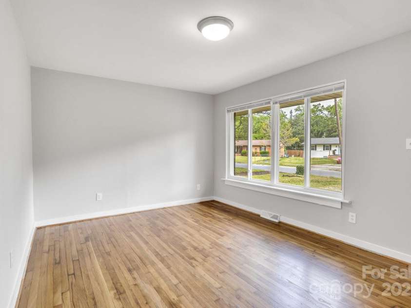 801 Bilmark Avenue, Charlotte, NC 28213.  MLS# CAR4247710, YatesRealty ID 8010. Second shot of living room.