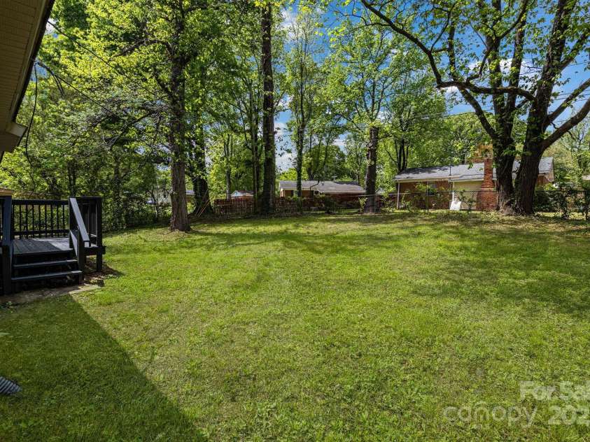 801 Bilmark Avenue, Charlotte, NC 28213.  MLS# CAR4247710, YatesRealty ID 8010. Walking immediately into the backyard.