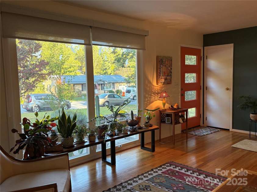 1235 Pinebrook Circle, Hendersonville, NC 28739.  MLS# CAR4309617, YatesRealty ID 8011. Entrance