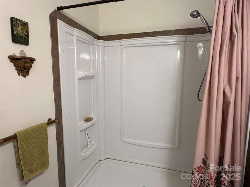 1235 Pinebrook Circle, Hendersonville, NC 28739.  MLS# CAR4309617, YatesRealty ID 8011. Hall Bathroom