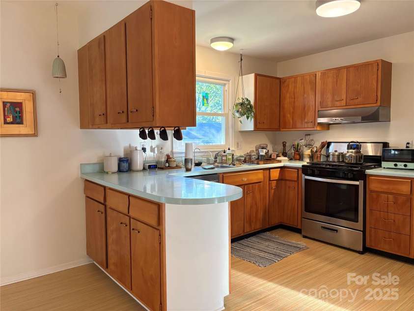 1235 Pinebrook Circle, Hendersonville, NC 28739.  MLS# CAR4309617, YatesRealty ID 8011. Kitchen