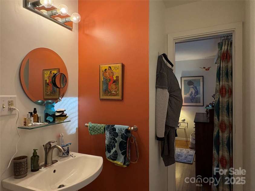 1235 Pinebrook Circle, Hendersonville, NC 28739.  MLS# CAR4309617, YatesRealty ID 8011. Primary Bathroom