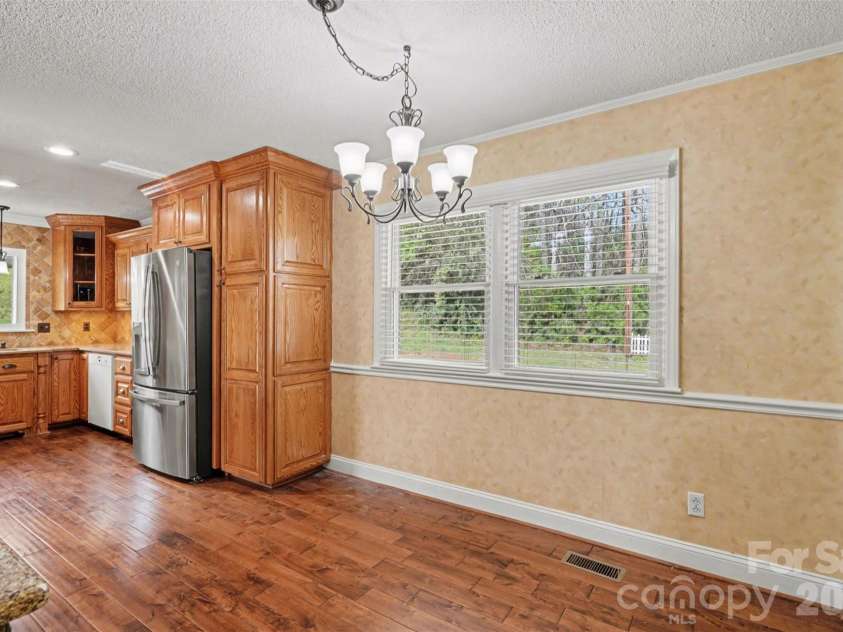 204 Country Club Circle, Shelby, NC 28150.  MLS# CAR4343537, YatesRealty ID 8012. Breakfast area