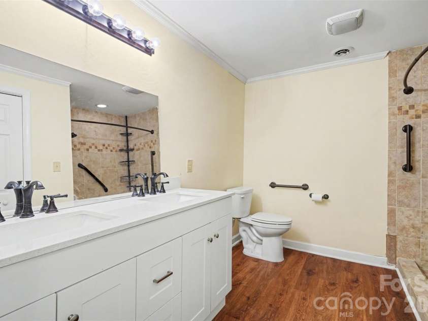 204 Country Club Circle, Shelby, NC 28150.  MLS# CAR4343537, YatesRealty ID 8012. Full, updated bathroom in basement