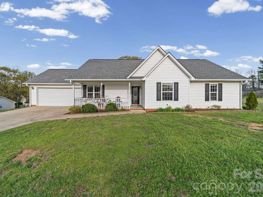 1770 Brittany Lane, Fort Mill, SC 29708.  MLS# CAR4361953, YatesRealty ID 8014. 