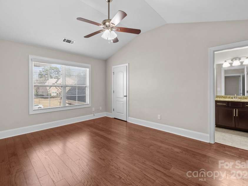 12515 Hashanli Place, Matthews, NC 28105.  MLS# CAR4221773, YatesRealty ID 8015. 2nd Floor Bedroom 3 with private Bath