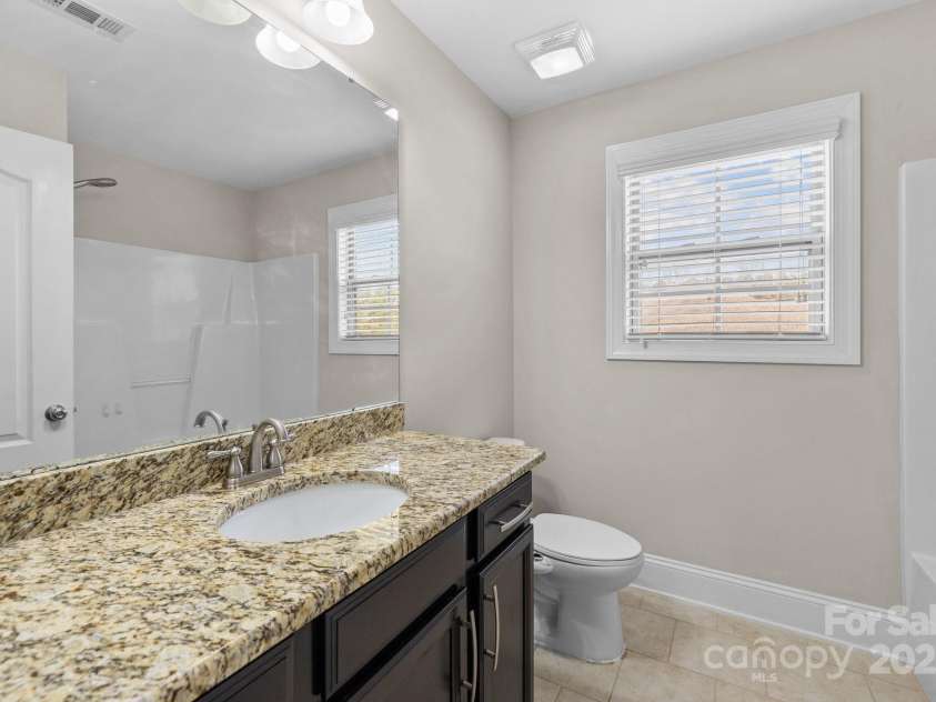 12515 Hashanli Place, Matthews, NC 28105.  MLS# CAR4221773, YatesRealty ID 8015. 2nd Floor Shared Bath