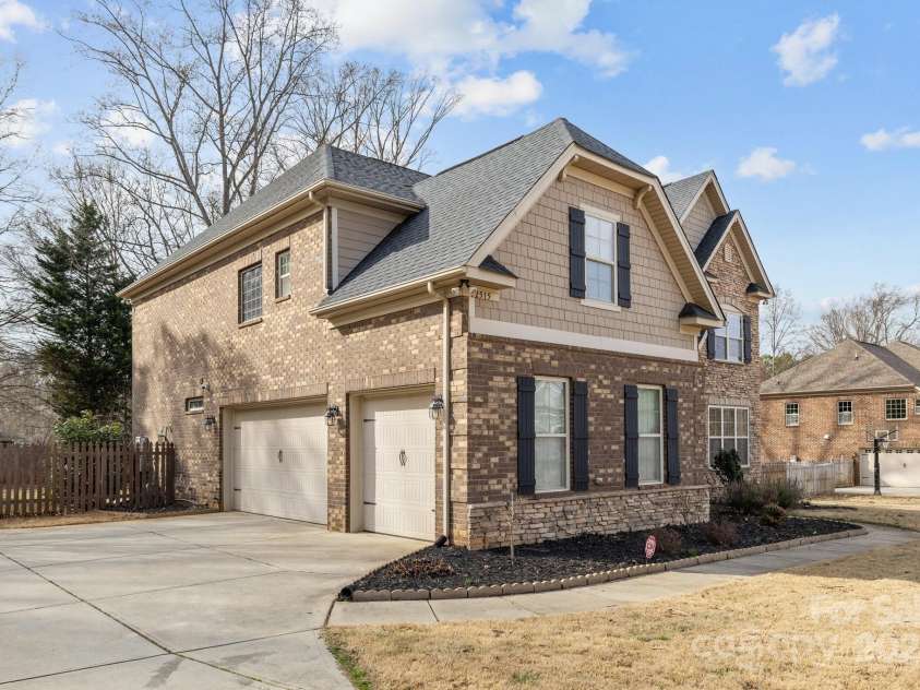 12515 Hashanli Place, Matthews, NC 28105.  MLS# CAR4221773, YatesRealty ID 8015. 