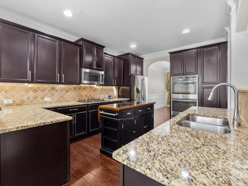 12515 Hashanli Place, Matthews, NC 28105.  MLS# CAR4221773, YatesRealty ID 8015. 