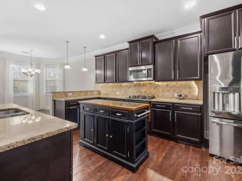 12515 Hashanli Place, Matthews, NC 28105.  MLS# CAR4221773, YatesRealty ID 8015. Appliances and Movable Island Included