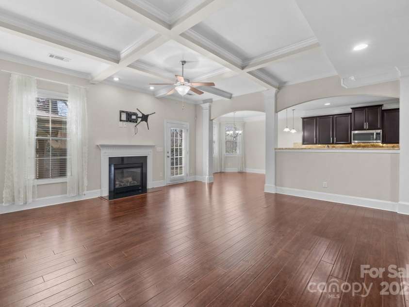 12515 Hashanli Place, Matthews, NC 28105.  MLS# CAR4221773, YatesRealty ID 8015. Family Room Opens to Kitchen and Breakfast Nook