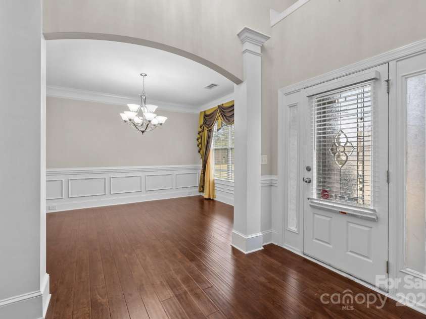 12515 Hashanli Place, Matthews, NC 28105.  MLS# CAR4221773, YatesRealty ID 8015. Front Foyer