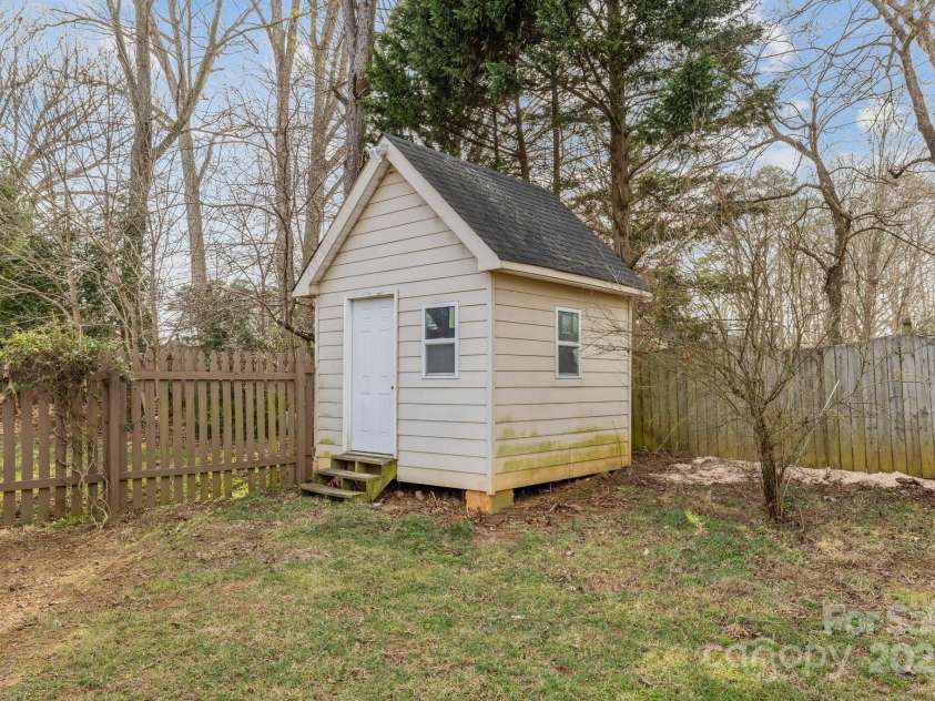 12515 Hashanli Place, Matthews, NC 28105.  MLS# CAR4221773, YatesRealty ID 8015. There's Even a Convenient Backyard Shed!