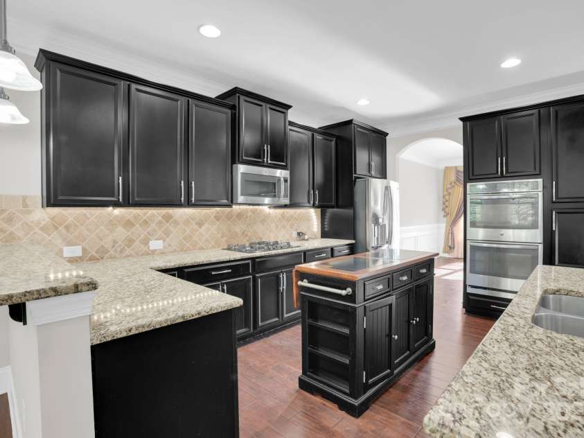 12515 Hashanli Place, Matthews, NC 28105.  MLS# CAR4279278, YatesRealty ID 8015. 