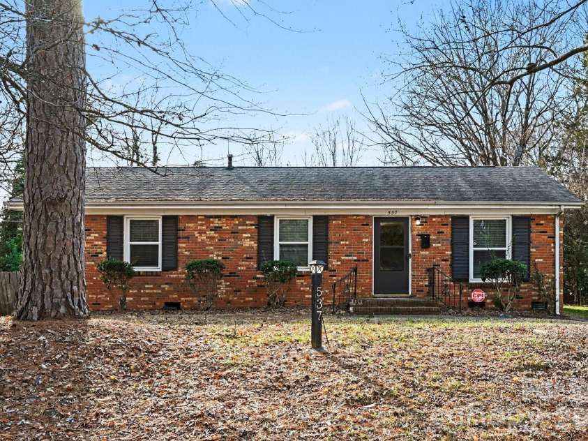 537 Kentbrook Drive, Charlotte, NC 28213.  MLS# CAR4351215, YatesRealty ID 8016. 